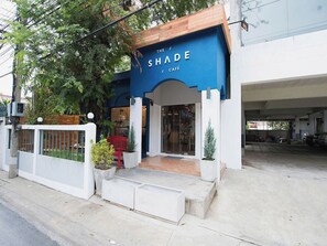 Front of property - Shade House - Bitec Bangna (Bangkok)