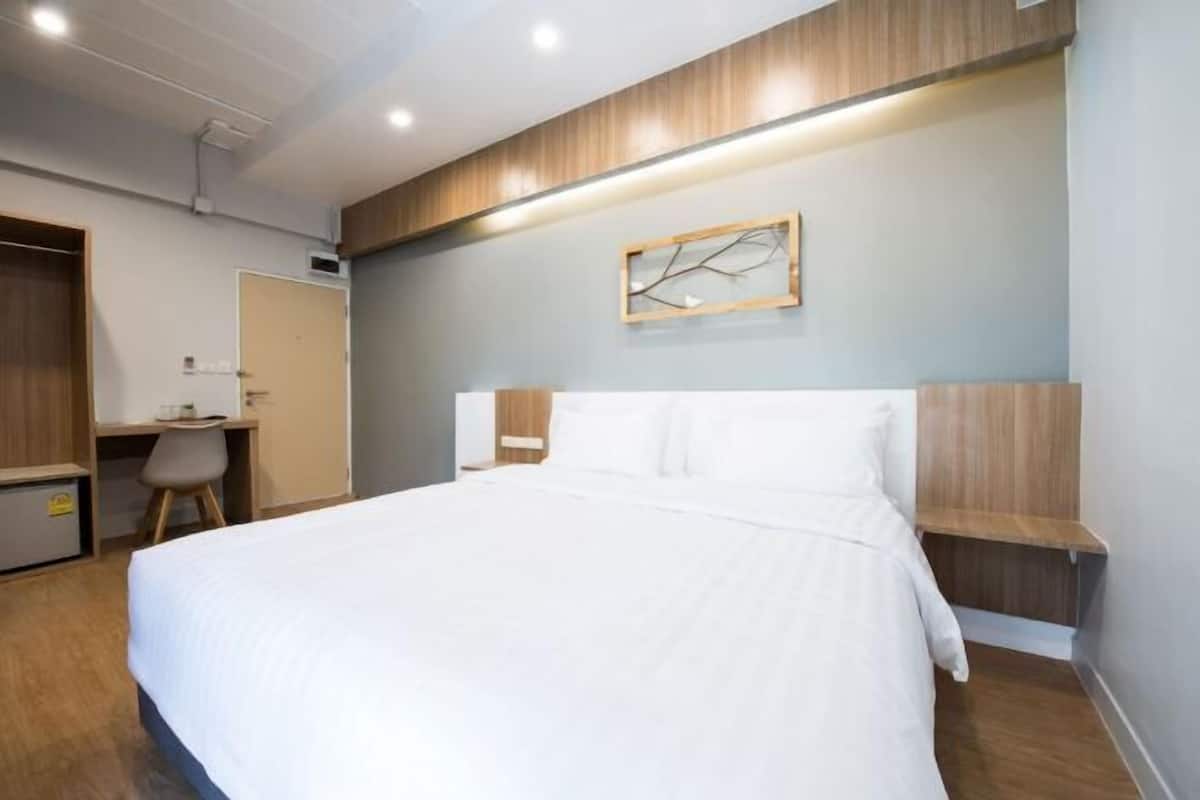 1 Schlafzimmer, Zimmersafe, Schreibtisch, laptopgeeigneter Arbeitsplatz
