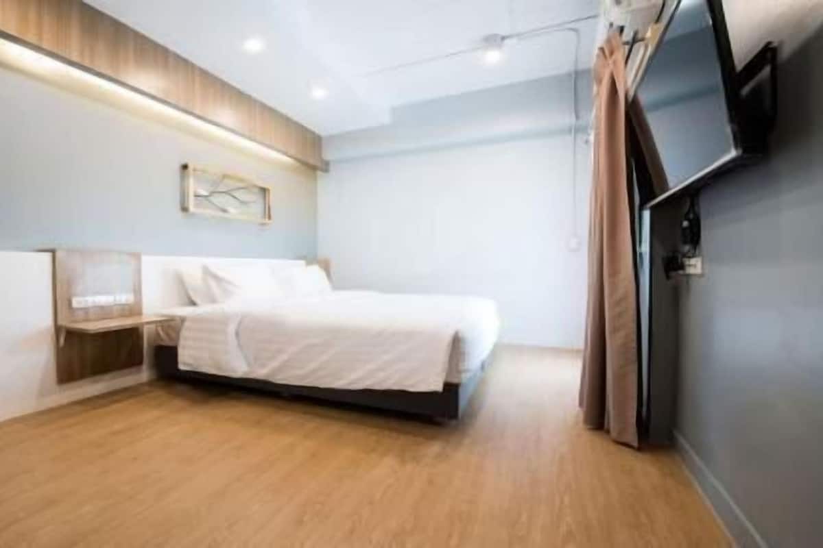 Desk, blackout curtains, iron/ironing board, free WiFi
