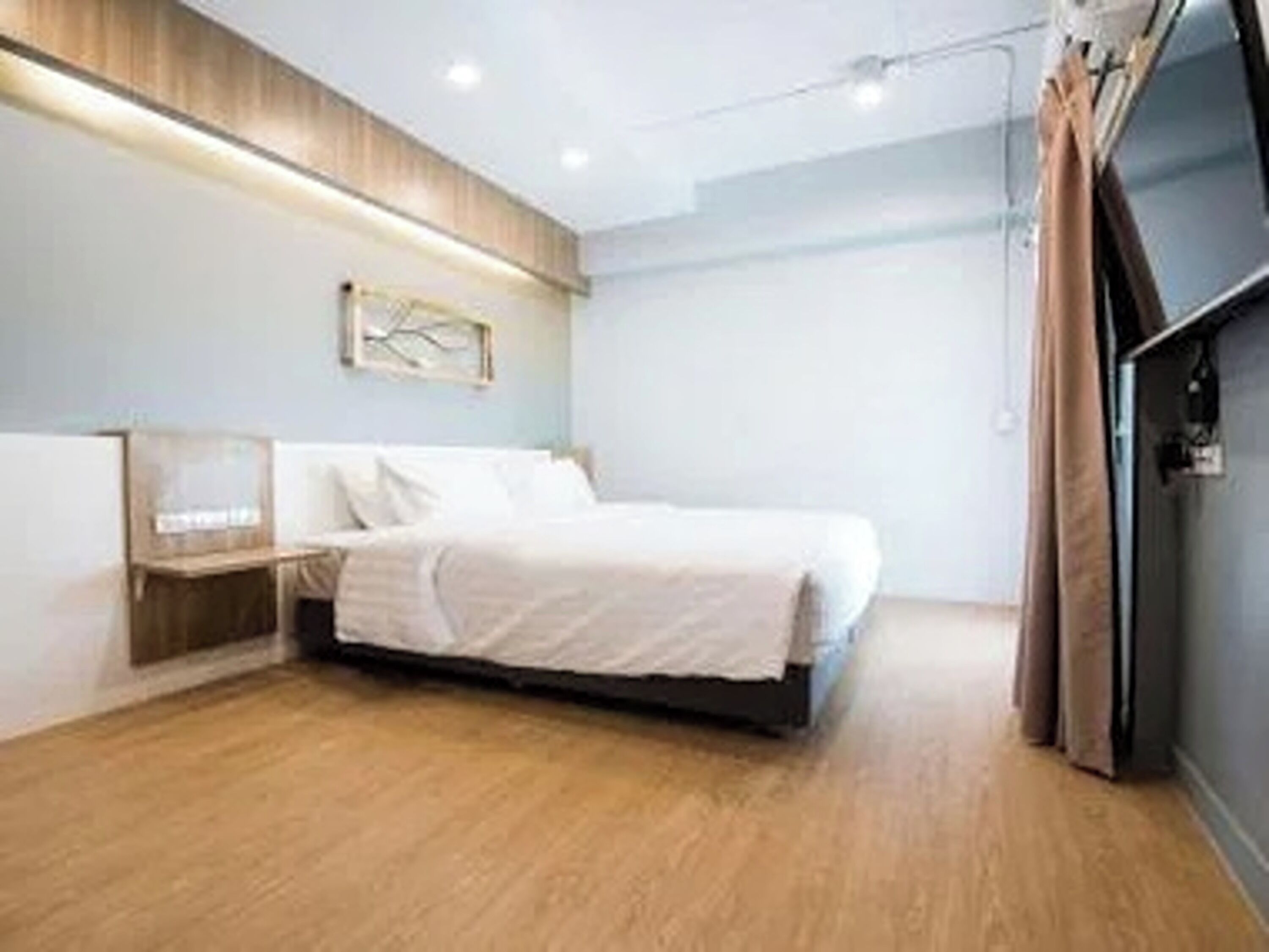 Caja de seguridad en la habitación y escritorio 