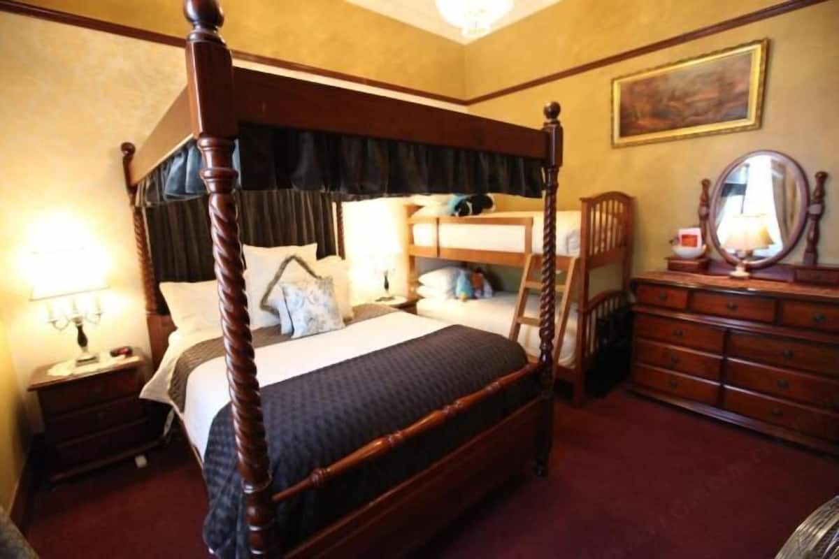 Premium bedding, minibar, blackout curtains, soundproofing