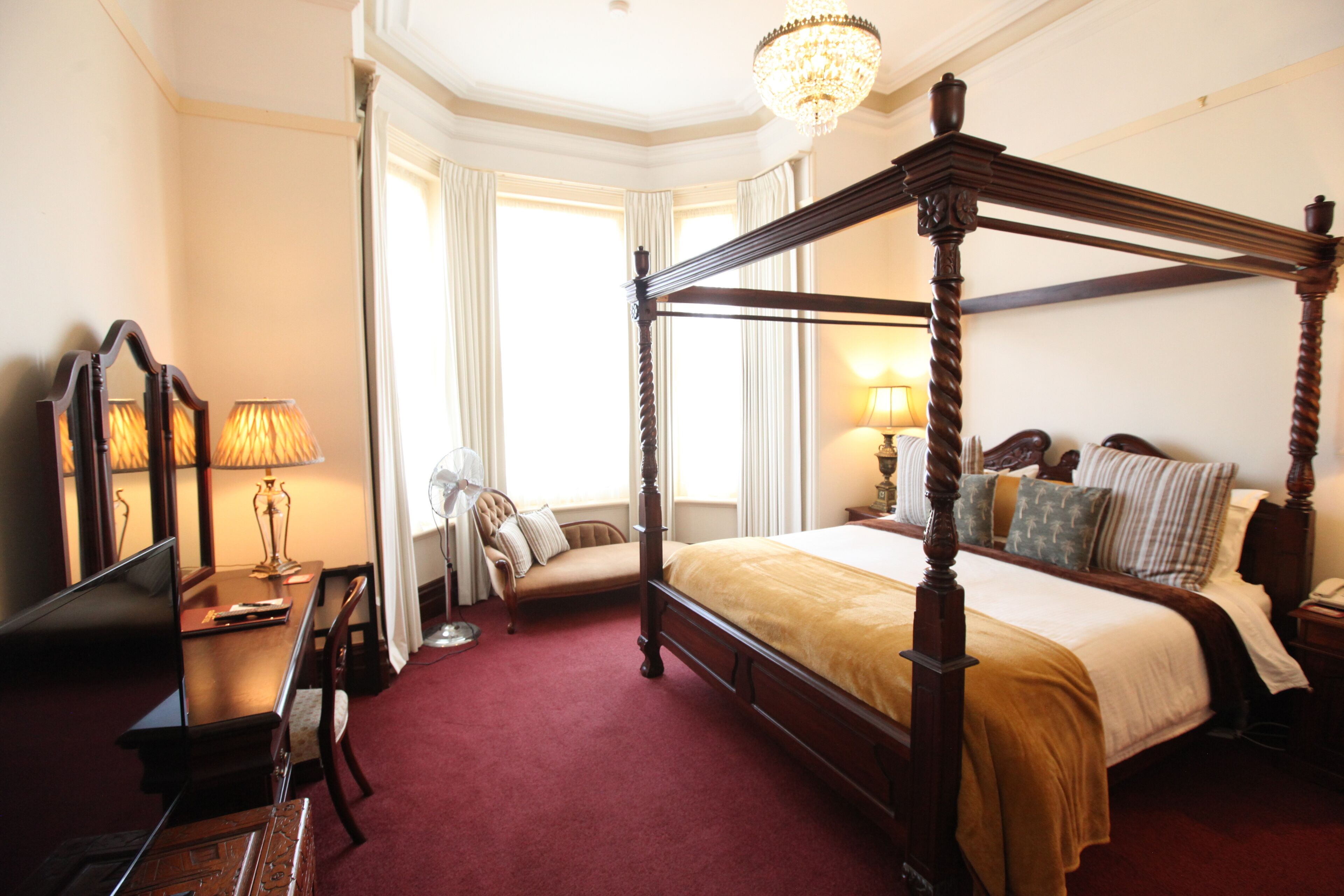 Premium Suite, 1 Katil Raja (King), Ensuite, Ocean View | Peralatan tempat tidur premium, bar mini, langsir/tirai gelap terus 