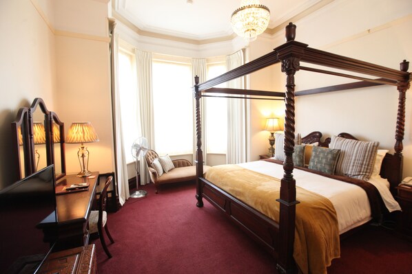 Premium King Suite 2 | Premium bedding, minibar, blackout drapes, soundproofing