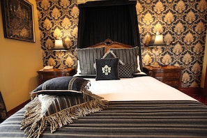 Grand Queen Suite | Premium bedding, minibar, blackout curtains, soundproofing - The Grand On Macfie (Devonport)
