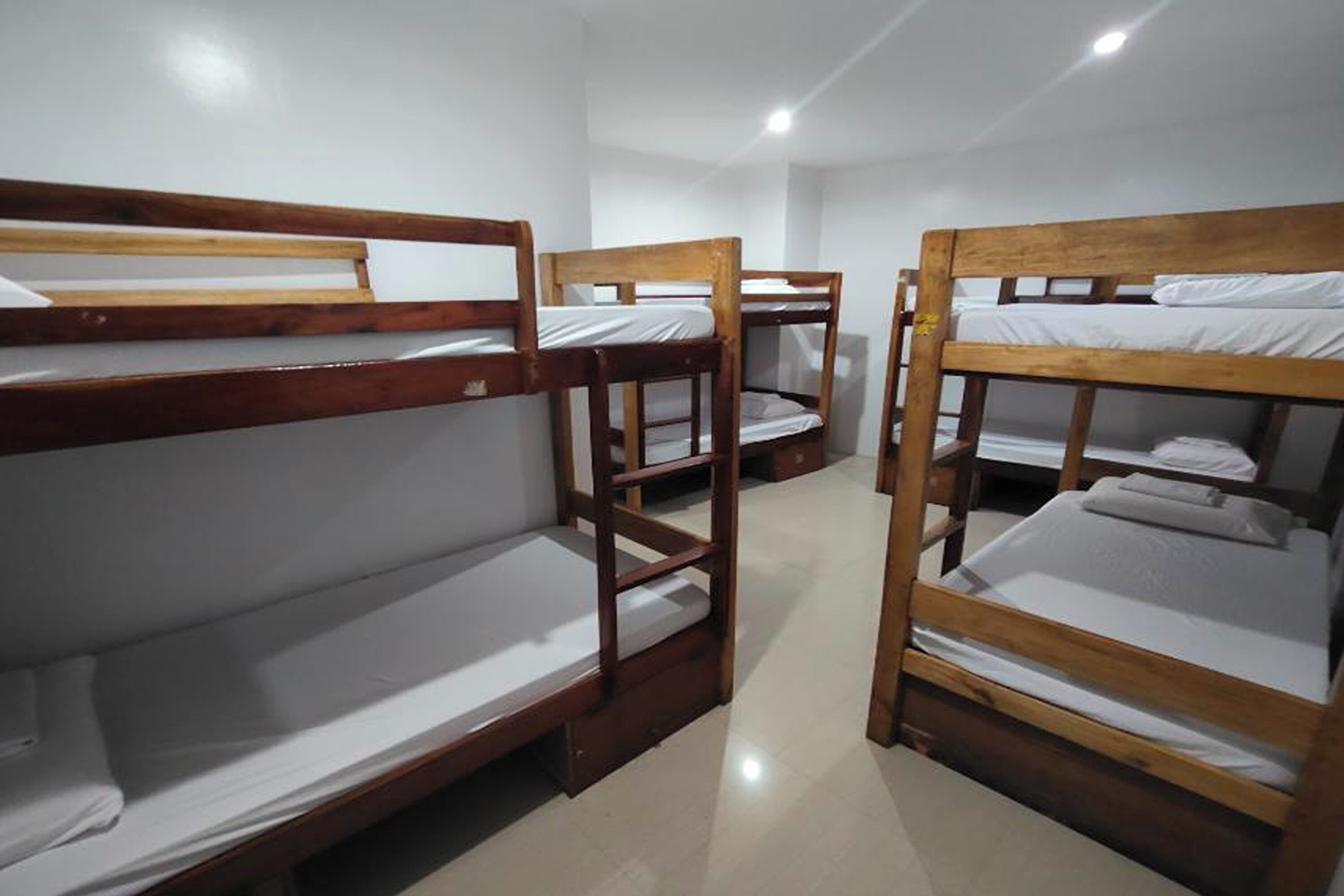 Phòng tập thể, phòng tập thể nam và nữ | Bàn, truy cập Internet không dây miễn phí, bộ trải giường 