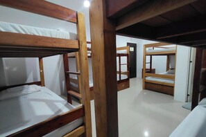 Desk, free WiFi, bed sheets - Boracay Backpackers (Boracay Island)