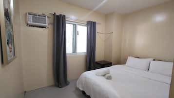 Escritorio, wifi gratis y ropa de cama