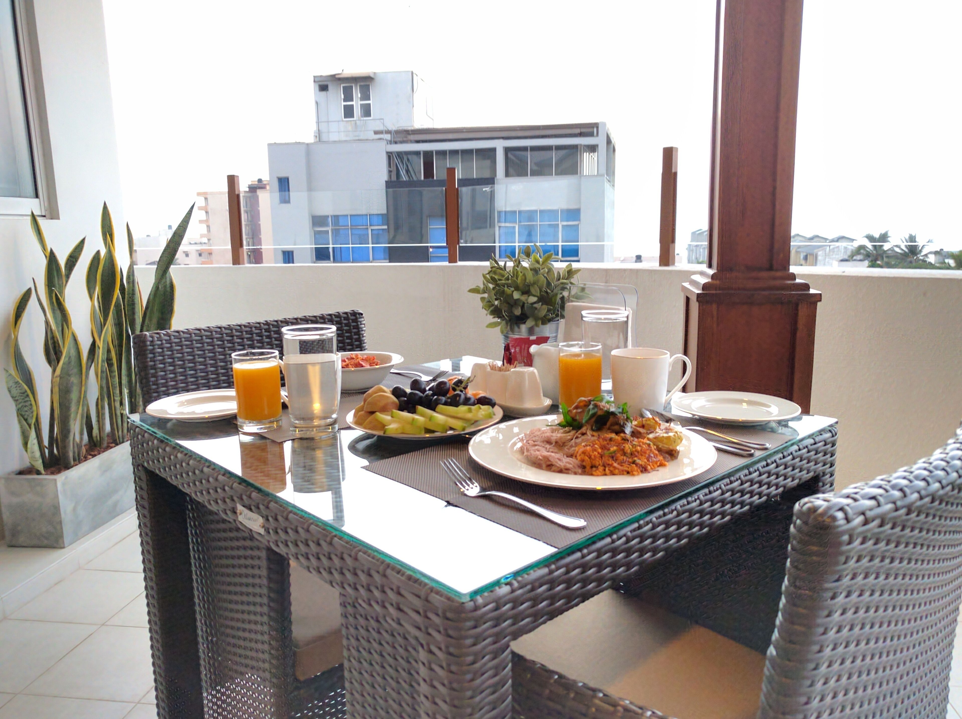 daily english breakfast (usd 5 per person)