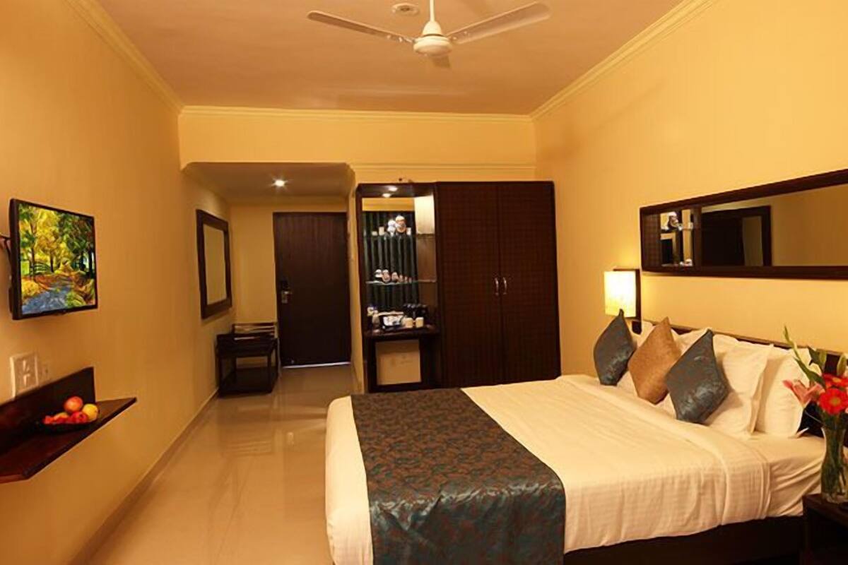 In-room safe, desk, iron/ironing board, rollaway beds