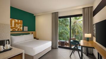 Room, 1 Queen Bed (Guest) | Premium bedding, desk, laptop workspace, bed sheets
