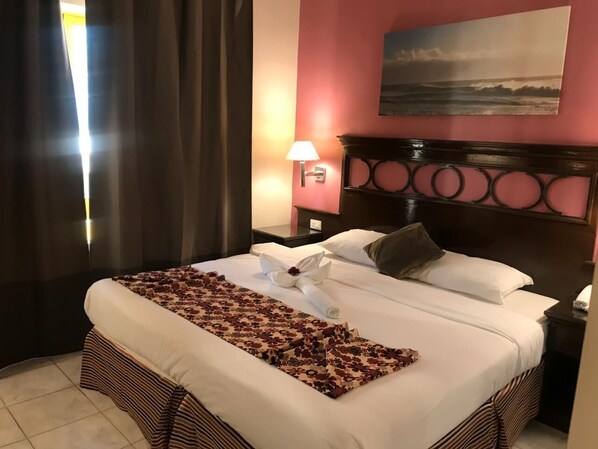 Family Suite, 2 Bedrooms, Kitchenette | Minibar, in-room safe, desk, laptop workspace - Capri Hotel Suites (Amman)
