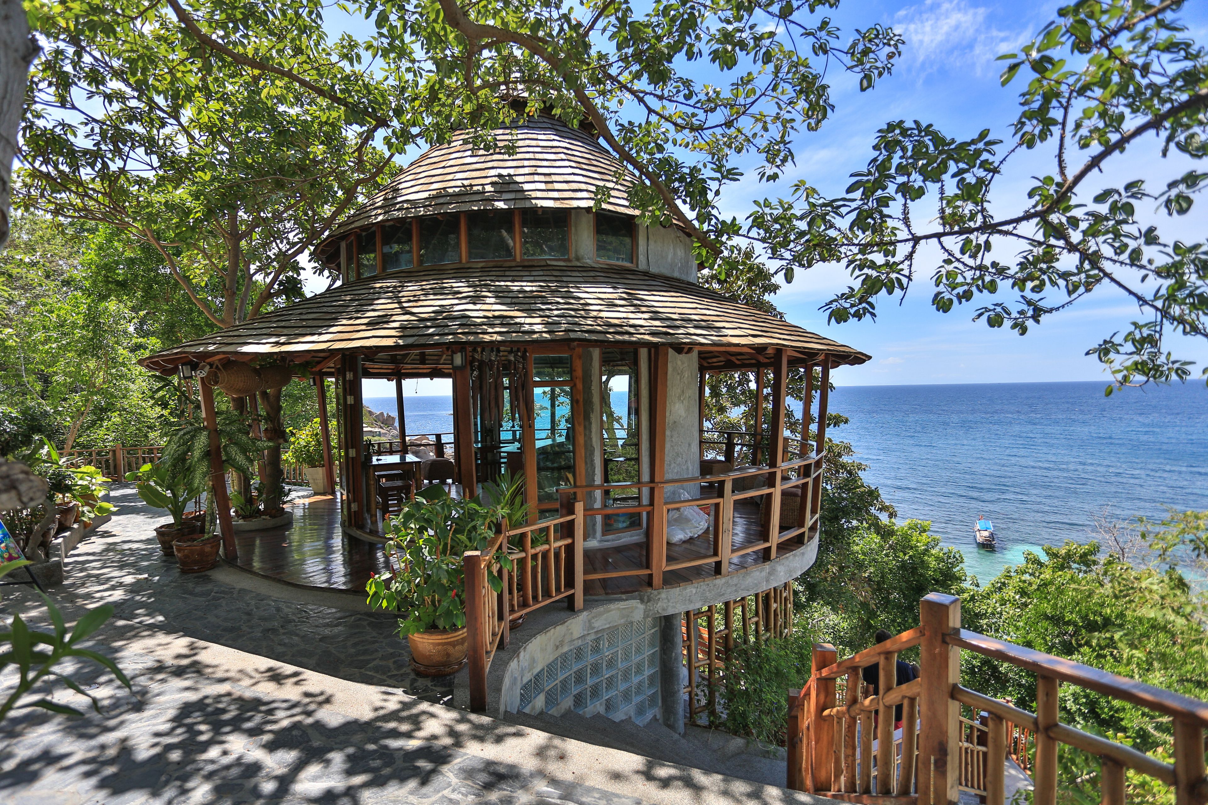 Check-in/check-out kiosk