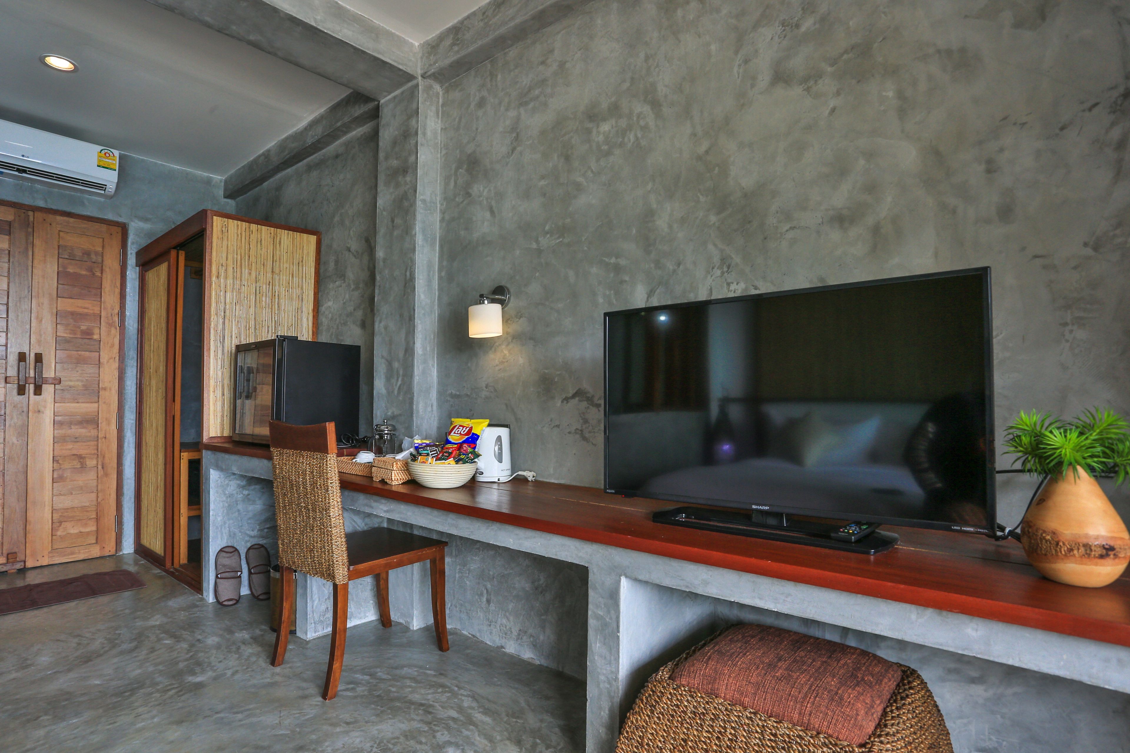 superior beachfront room - double bed | minibar, in-room safe, desk, laptop workspace