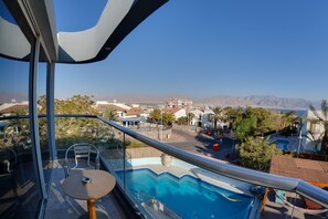 Suíte família, vista para o mar, ao lado da piscina | Vista do quarto