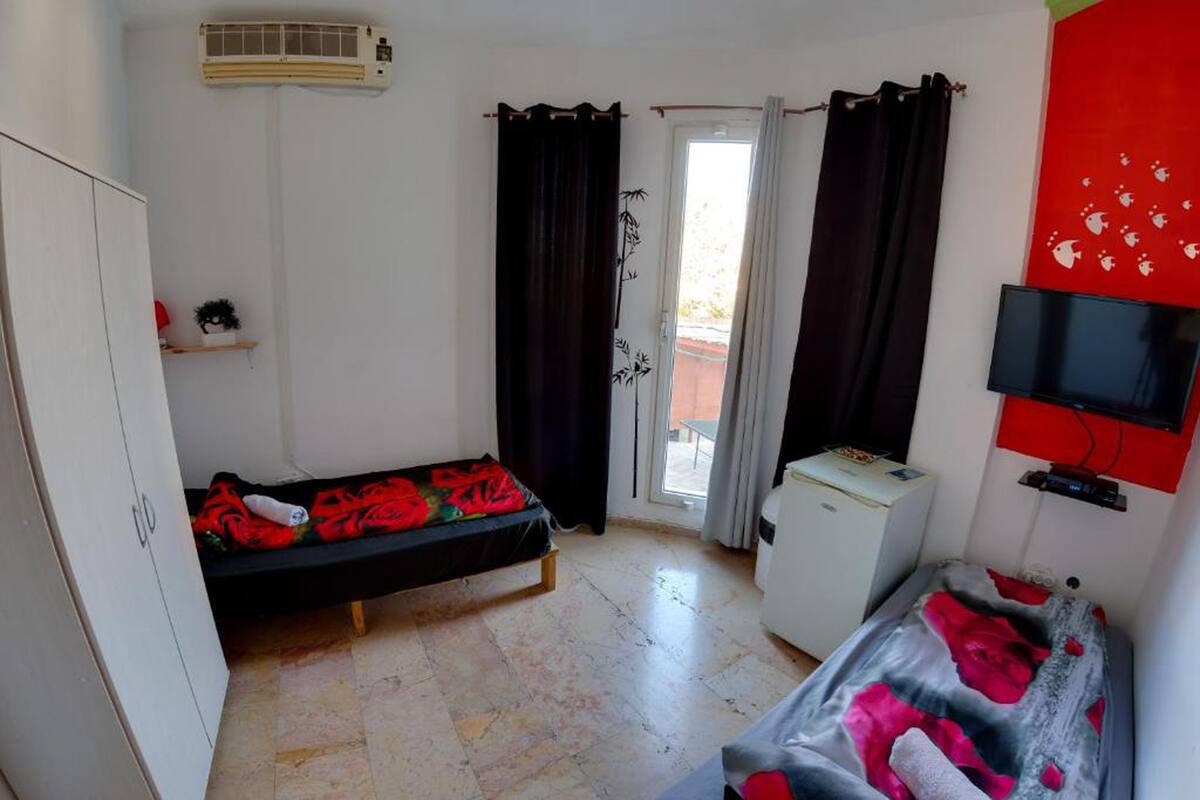 Quarto duplo econômico, banheiro compartilhado | Ferros/tábuas de passar roupa, Wi-Fi de cortesia, roupa de cama