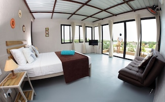 Ropa de cama de alta calidad y minibar 