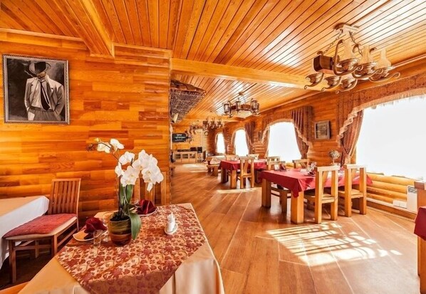 Daily cooked-to-order breakfast (RUB 250 per person) - Flagman (Listvyanskoe)