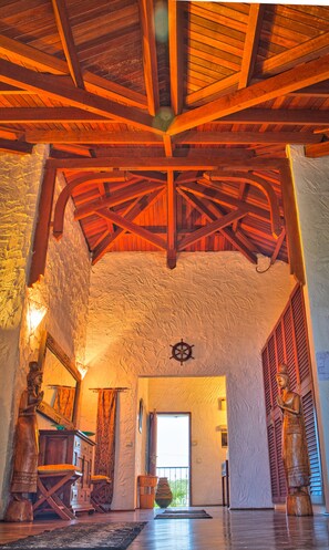 Villa supérieure, 6 chambres, vue sur l’océan, au bord de la plage | 6 chambres, fer et planche à repasser, accès au Wi-Fi (inclus)