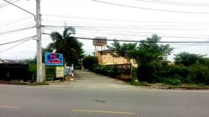 A road leading to a building with a signboard. - PR Resort Hat Yai (Hat Yai)