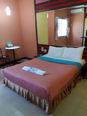 Desk, free WiFi - PR Resort Hat Yai (Hat Yai)