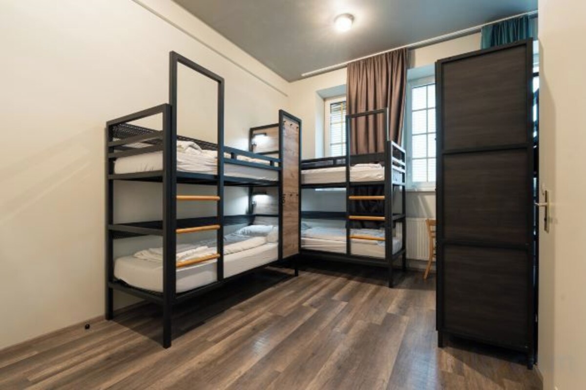 Bed in 6-Bed Mixed Dormitory
