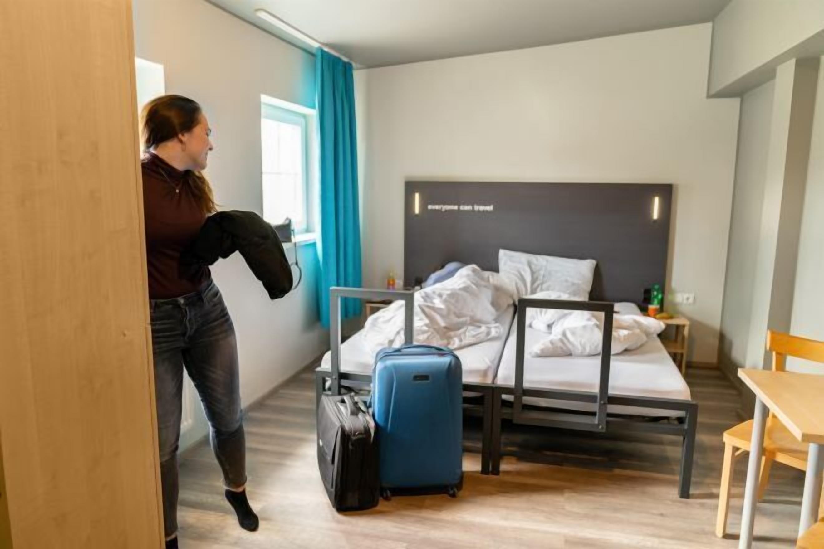 Free WiFi, bed sheets