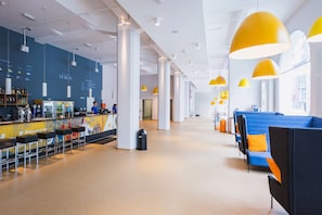 Interior entrance - a&o Salzburg Hauptbahnhof - Hostel (Salzburg)