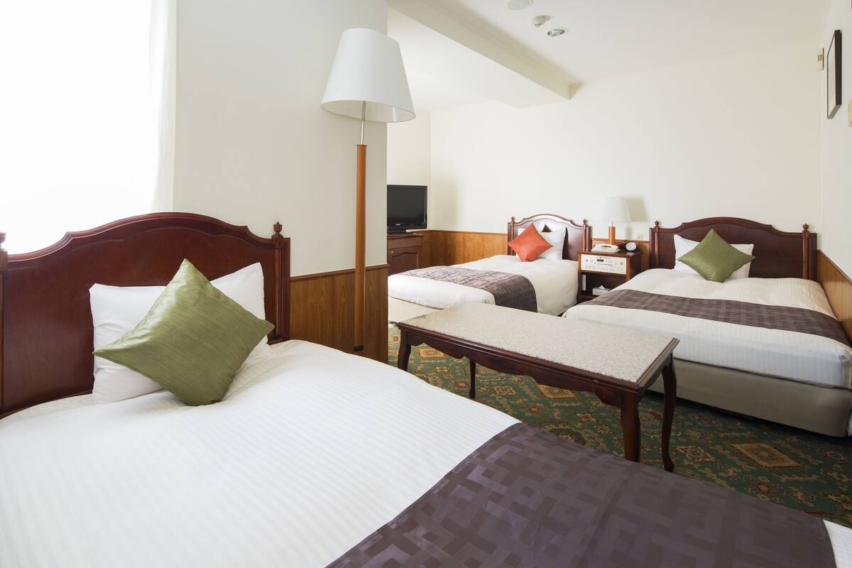 1 bedroom, down duvets, in-room safe, desk