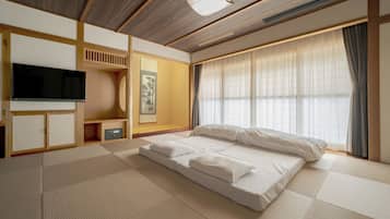 Japanese Style Room, with Hot Spring Tub, Non Smoking (15 Tatami mats) | Down duvets, in-room safe, iron/ironing board, free WiFi