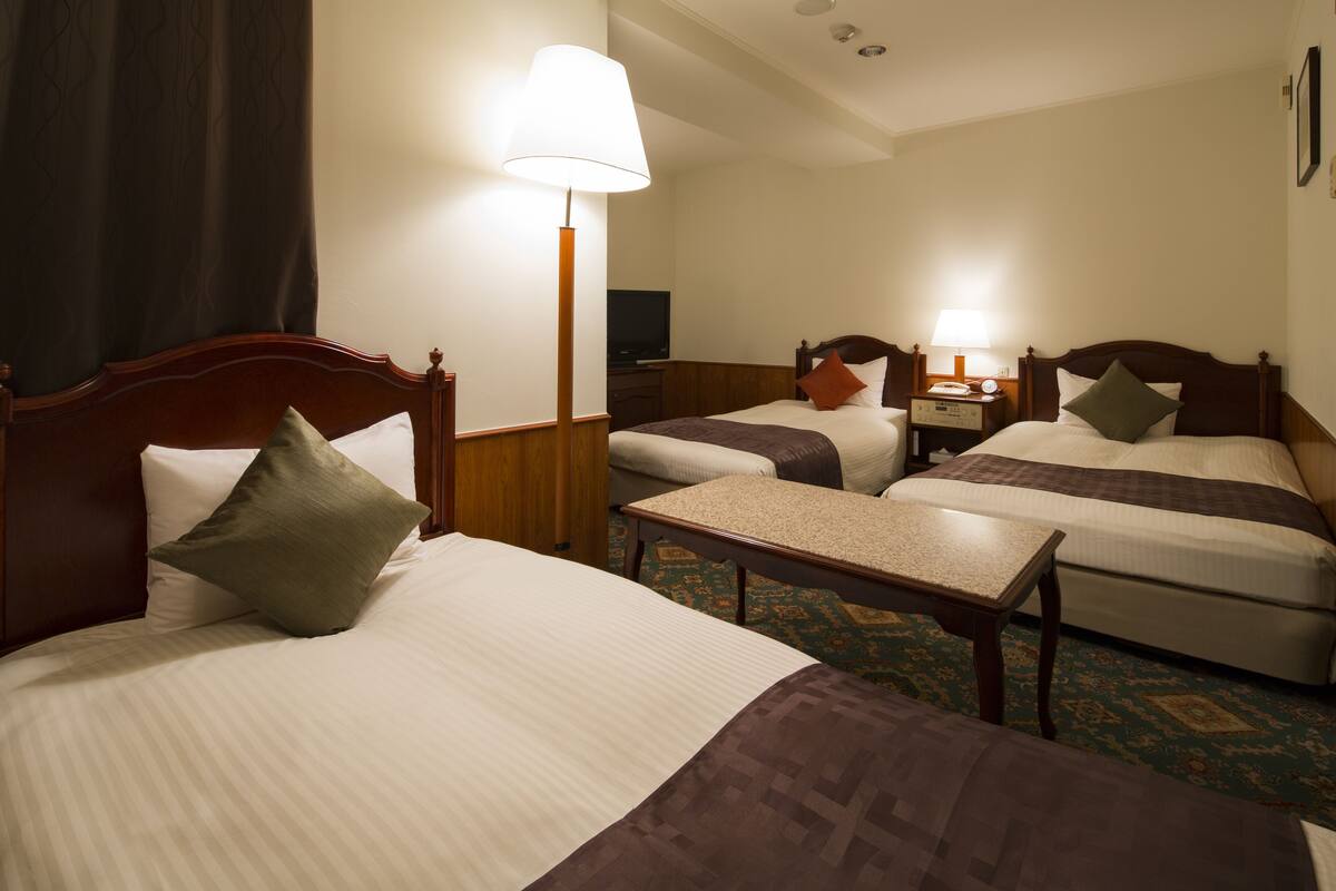 1 bedroom, down duvets, in-room safe, desk