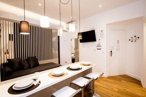 Junior Studio Suite (Via Di Monale 75) | Living area | LCD TV