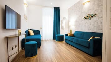 Design Condo | Down duvets, minibar, in-room safe, desk