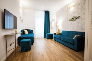 Design Apartment (Annex via Torino 35) | Down comforters, minibar, in-room safe, desk