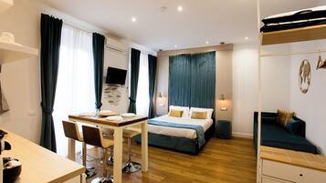 Monolocale Superior, piano elevato | Copriletto in piuma, minibar, cassaforte in camera, insonorizzazione