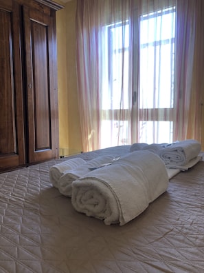 Shower, free toiletries, hair dryer, bathrobes