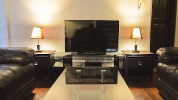 Luxury Duplex, 3 Bedrooms, Mountain View | Living area | 40-inch flat-screen TV with cable channels, LED TV, DVD player