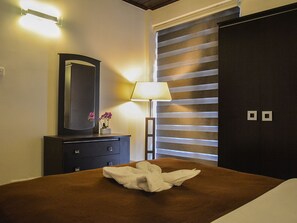 Luxury Duplex, 3 Bedrooms, Mountain View | Living room | 40-inch flat-screen TV with cable channels, LED TV, DVD player