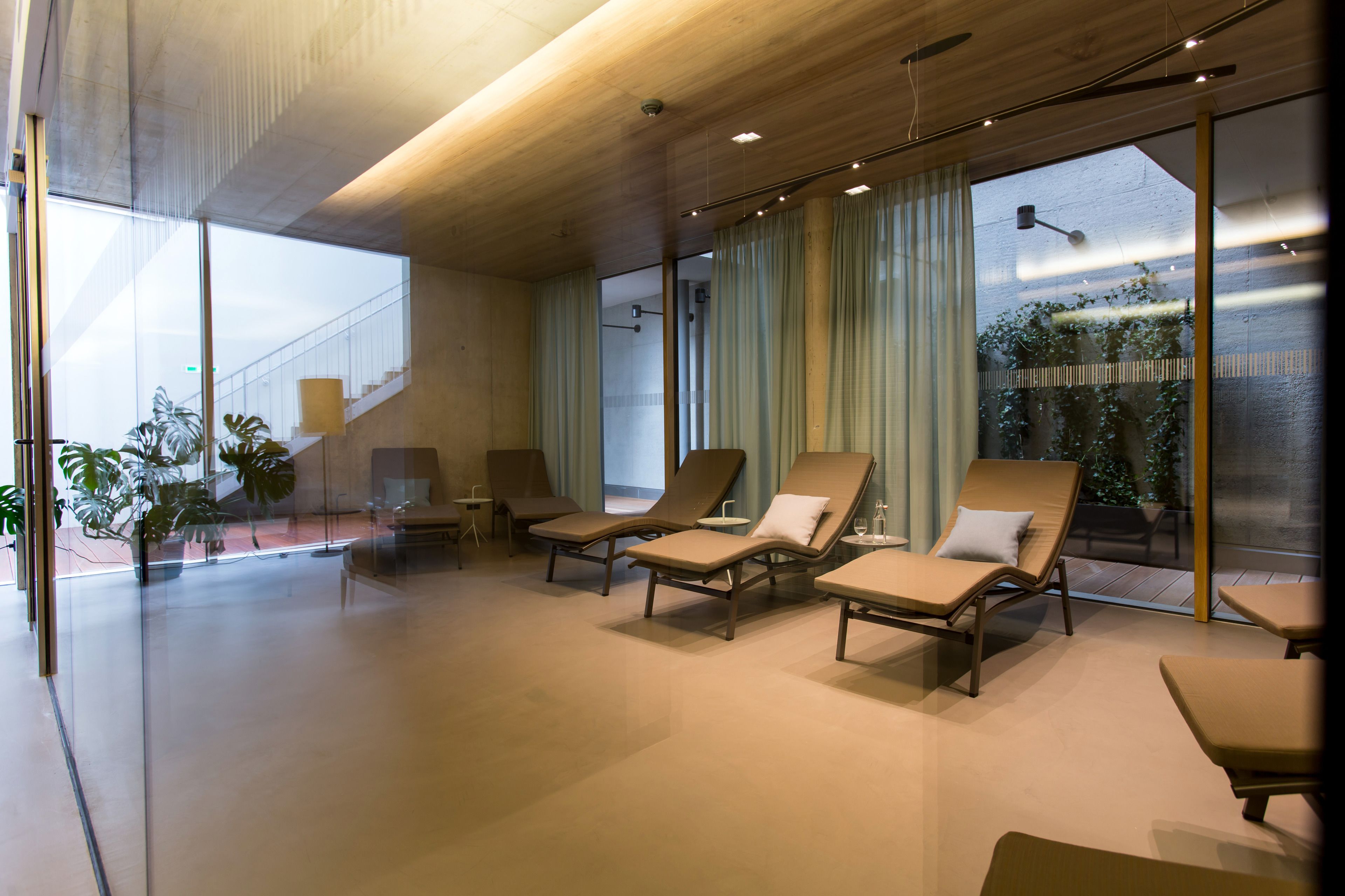 sauna, steam room, body treatments, body wraps, body scrubs, facials