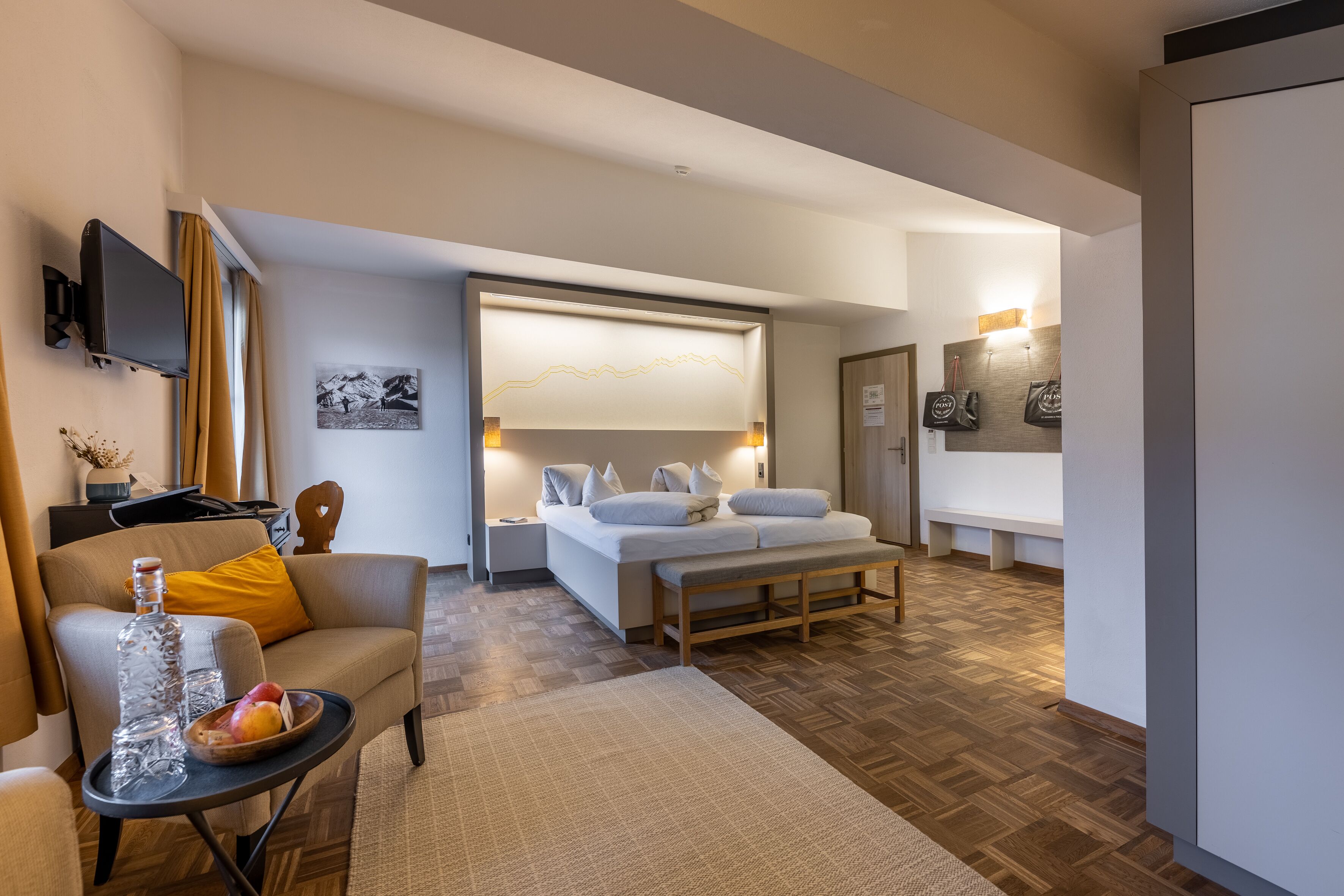 deluxe double room | 1 bedroom, minibar, in-room safe, blackout curtains