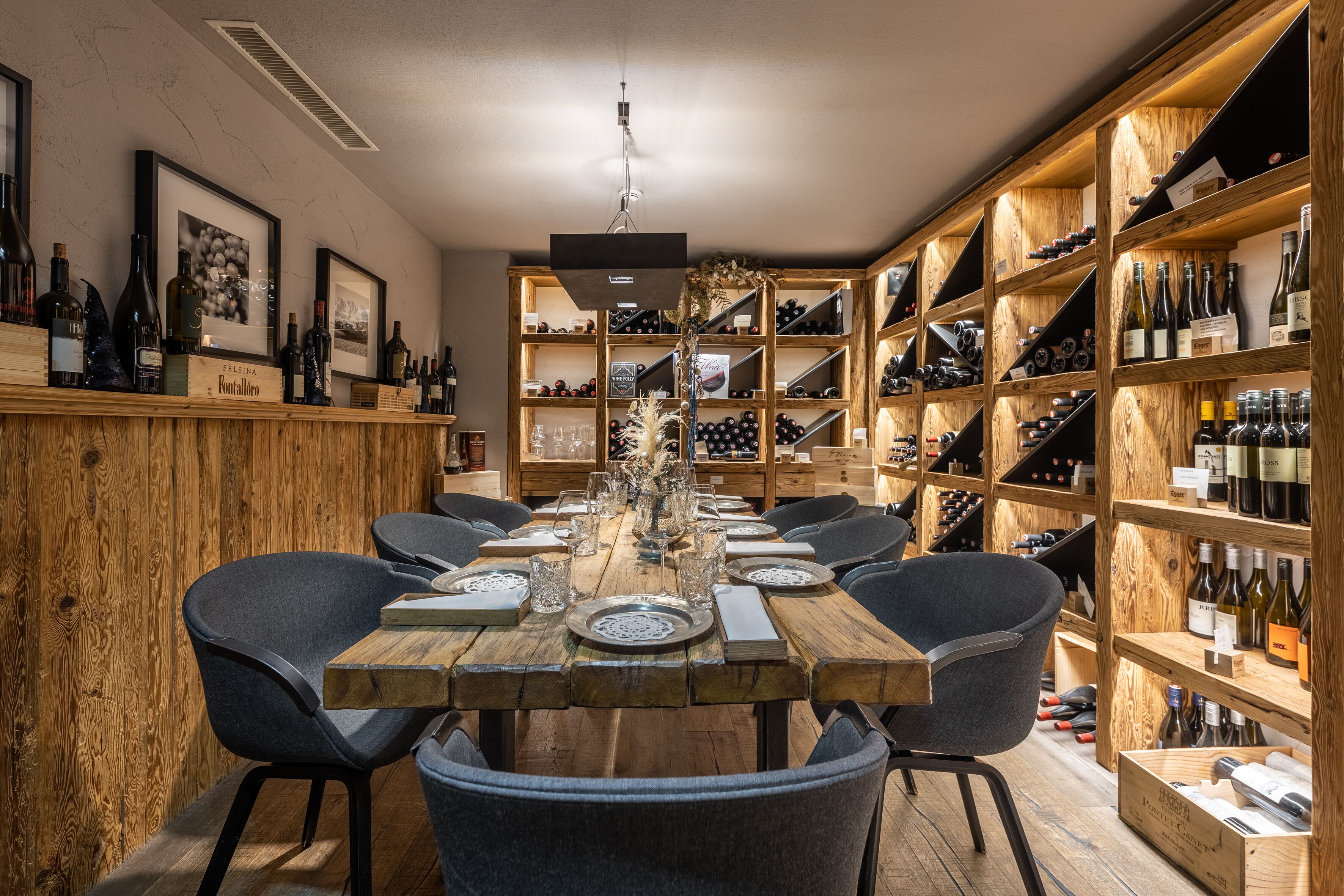 Se sirven comidas, cenas y cocina regional 