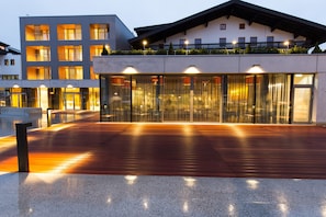 Front of property – evening/night - Hotel & Wirtshaus Post (Sankt Johann in Tirol)