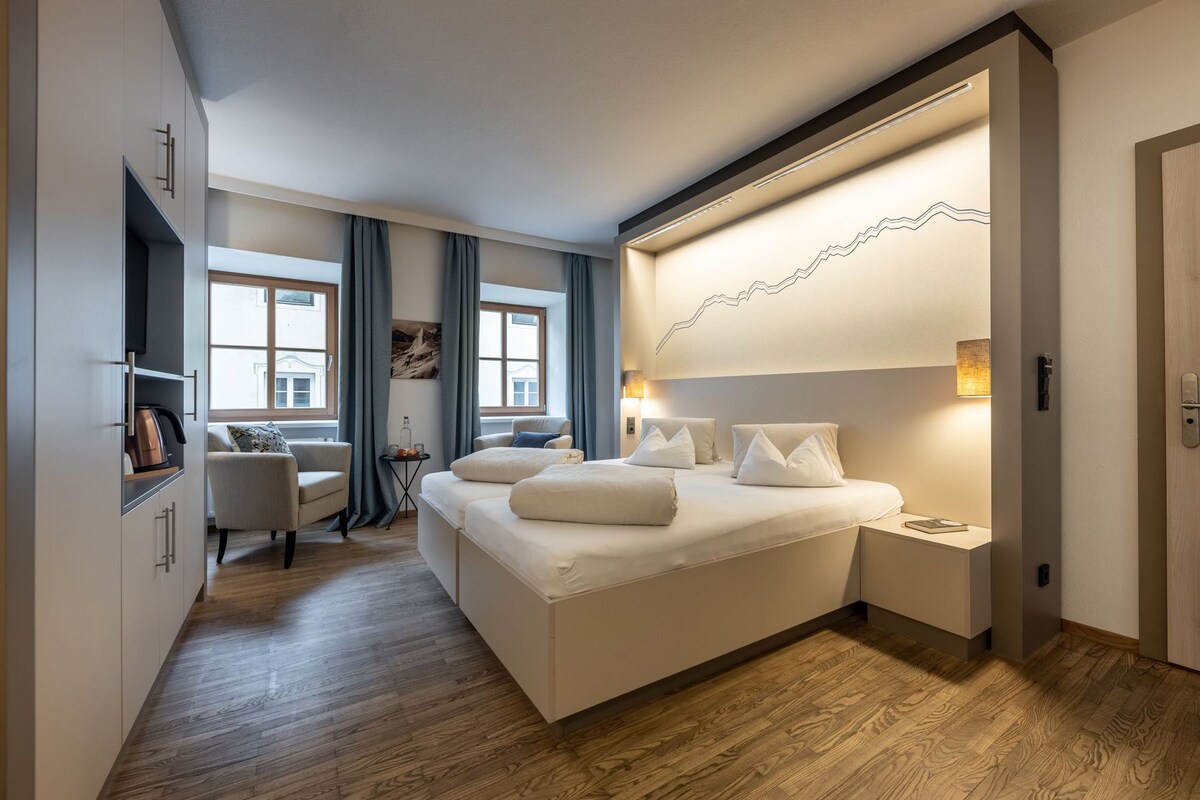 Minibar, in-room safe, blackout drapes, soundproofing