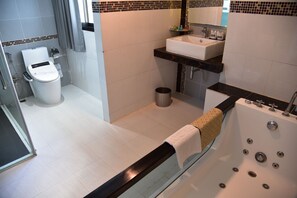 Free toiletries, hair dryer, slippers, towels - Grand Pink Hotel Hat Yai (Hat Yai)