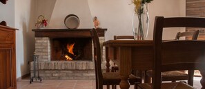 Appartement, 2 chambres | Cheminée