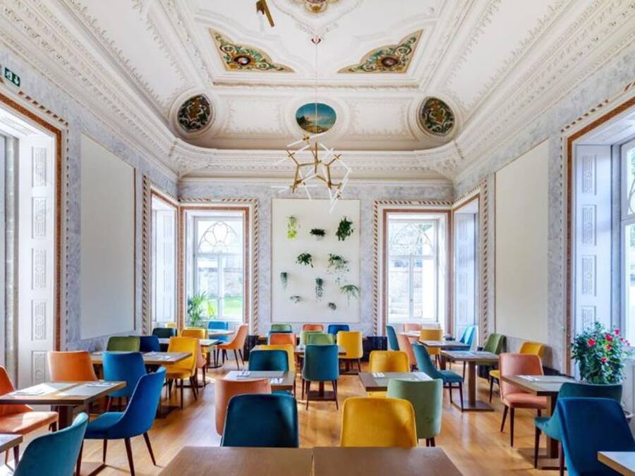 Desayuno buffet diario (EUR 18 por persona)