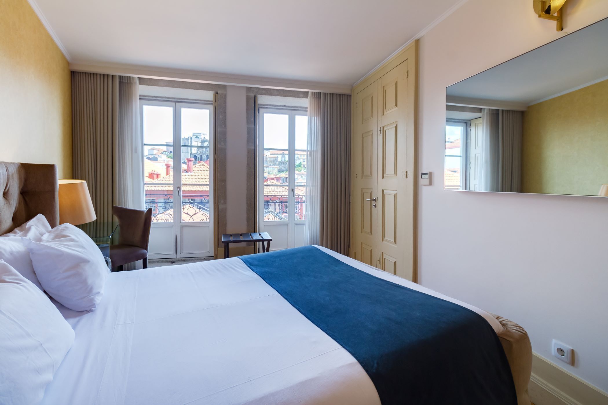 deluxe apartment | 1 bedroom, premium bedding, in-room safe, desk