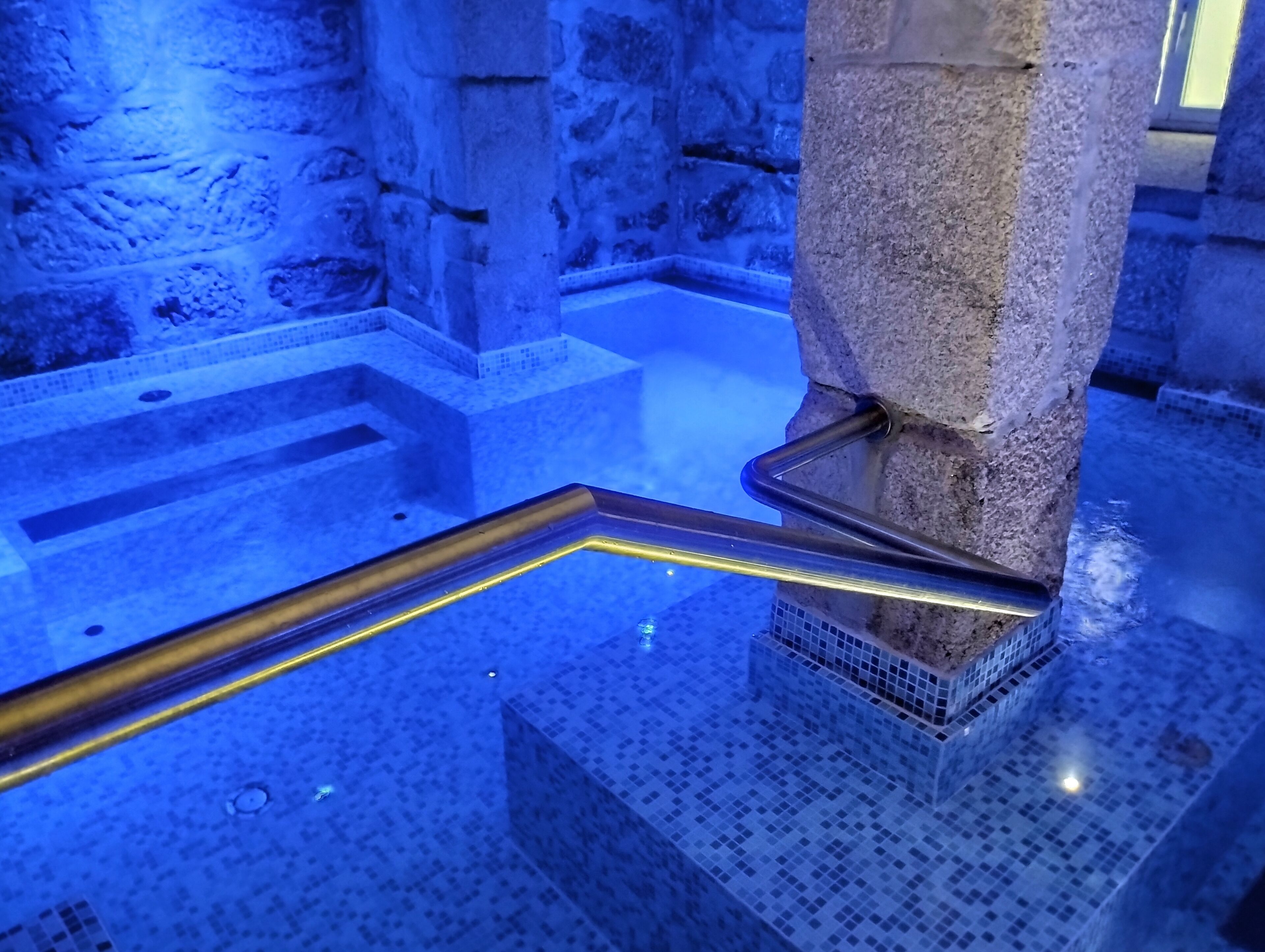 双人护理室、身体护理、热石按摩、深层组织按摩、身体磨砂、面部护理