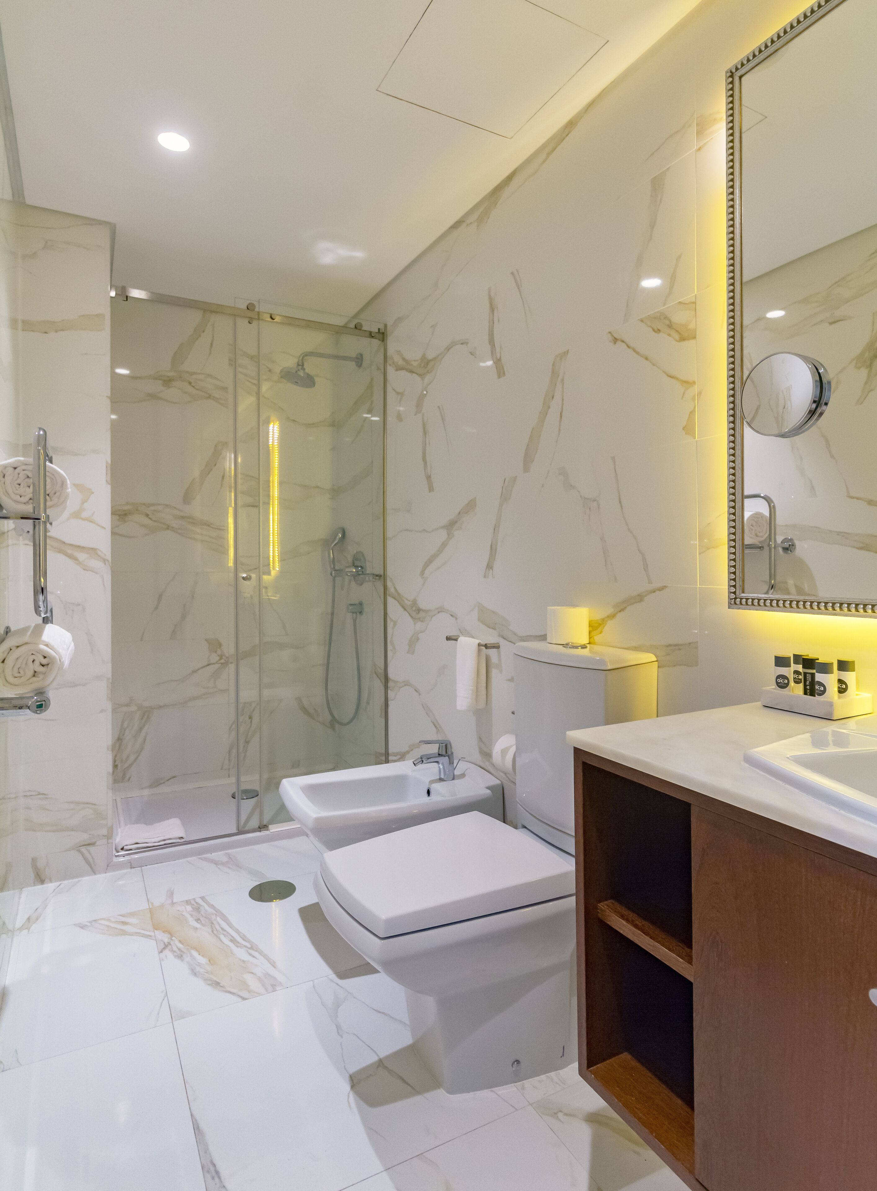 standard double or twin room | bathroom | free toiletries, hair dryer, bidet, towels