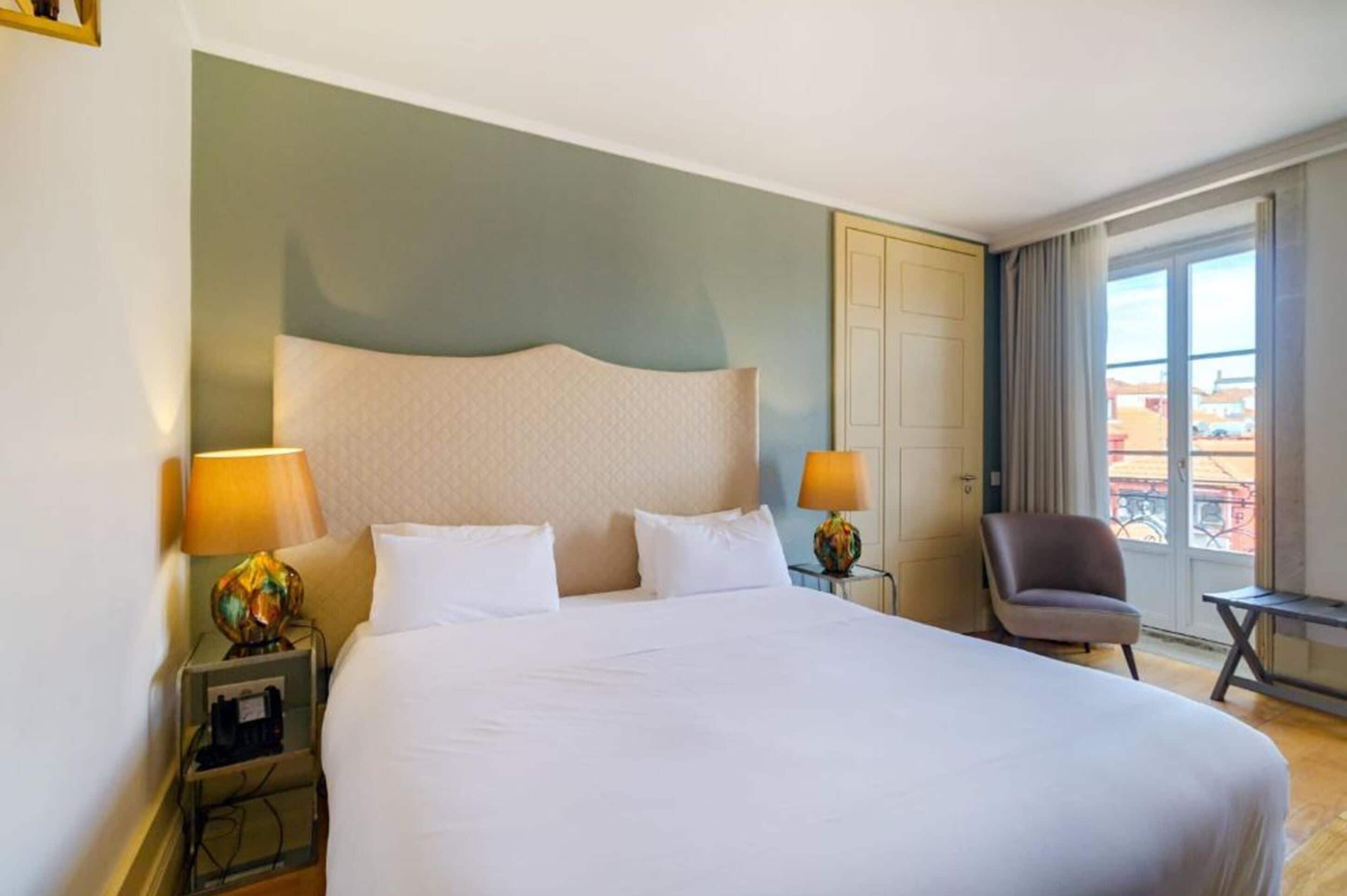 deluxe double room | 1 bedroom, premium bedding, in-room safe, desk