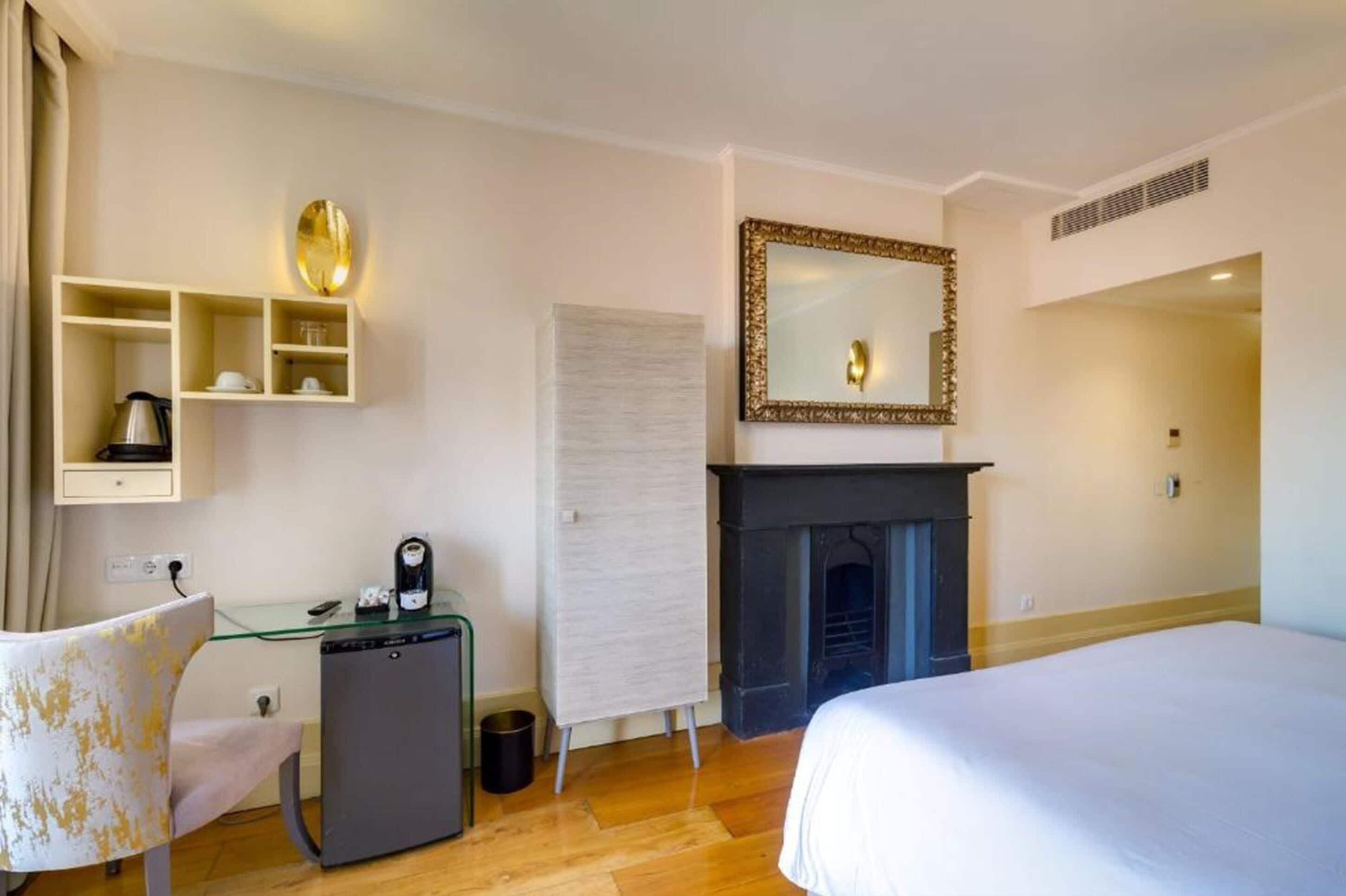 deluxe double room | 1 bedroom, premium bedding, in-room safe, desk